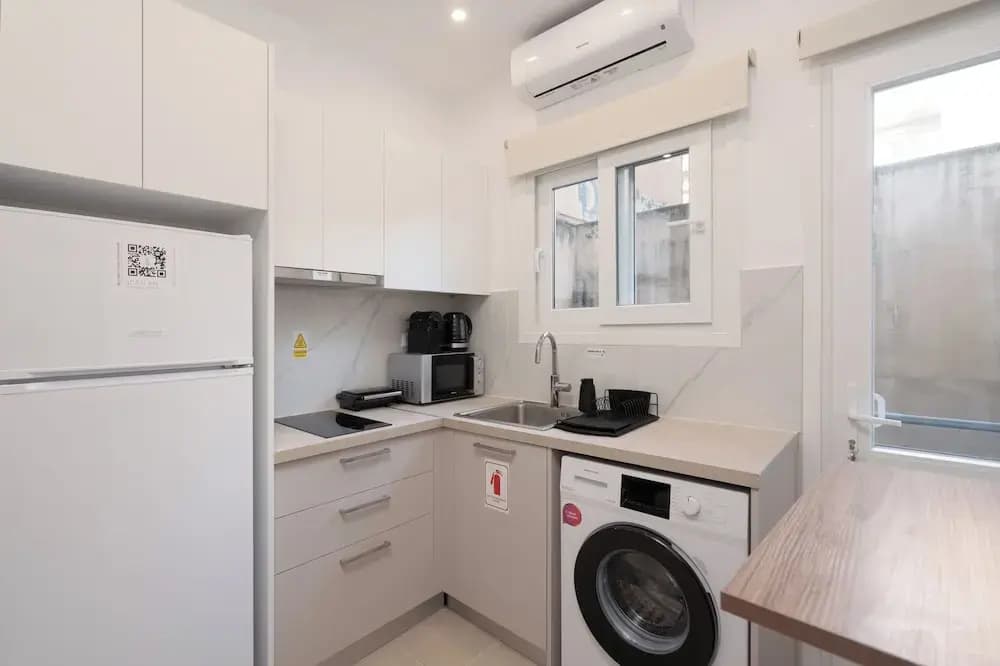 15 Minutes Walk to Acropolis, Minimalist Studio - photo 12