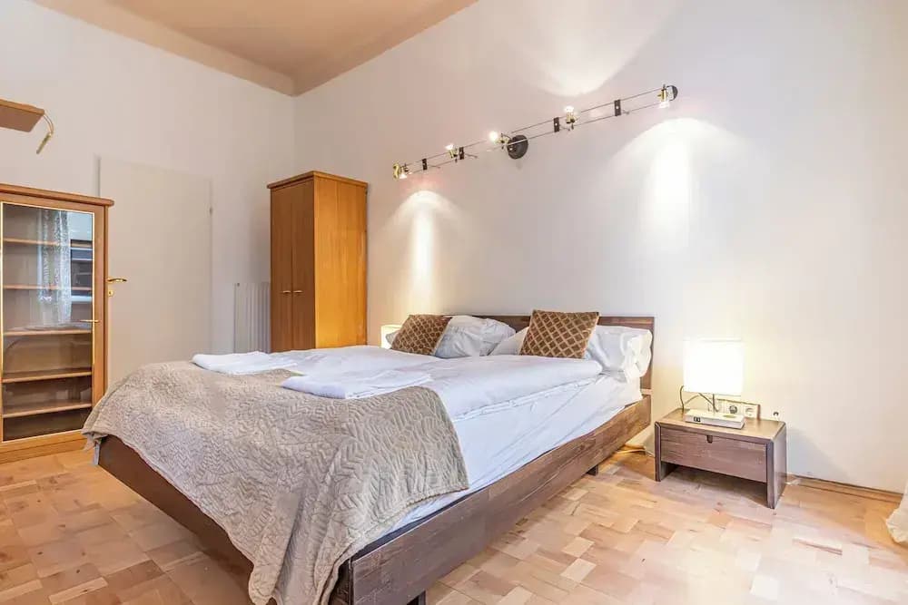 Chic 2BR City Stay Central Location - photo 3