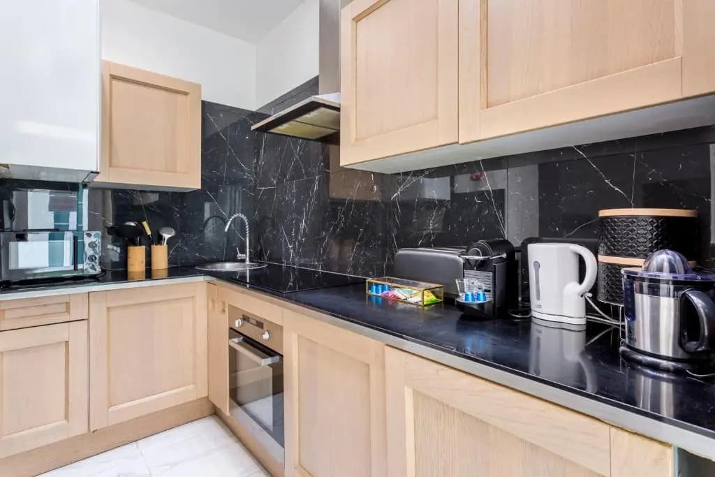 180 Suite Eden, Luxury Apt at Sacre Coeur - photo 14