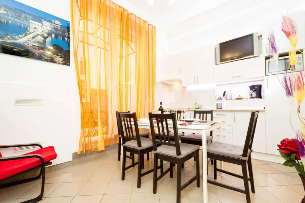 Like Home Opera Apartments - photo 18