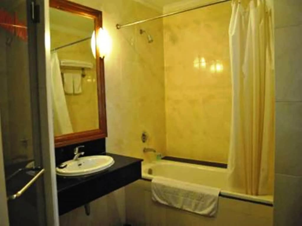Golden Sea Hotel - photo 9