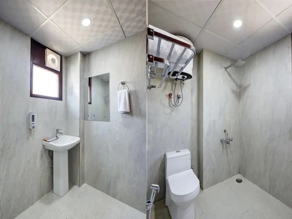 Hotel The Venice- Near Indraprastha Apollo Hospital - photo 8