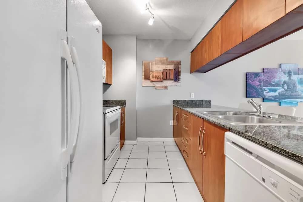 The Club at Brickell Bay Luxury Suites - photo 26