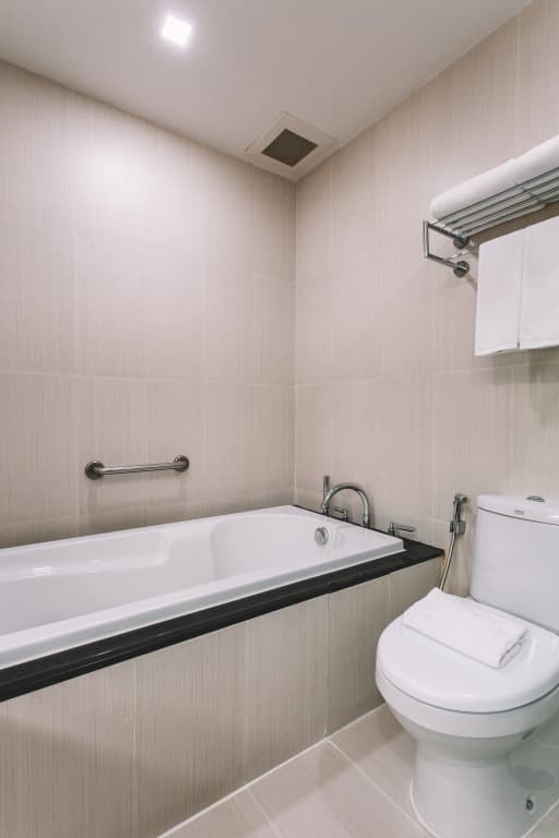 Adelphi Suites Bangkok - photo 11