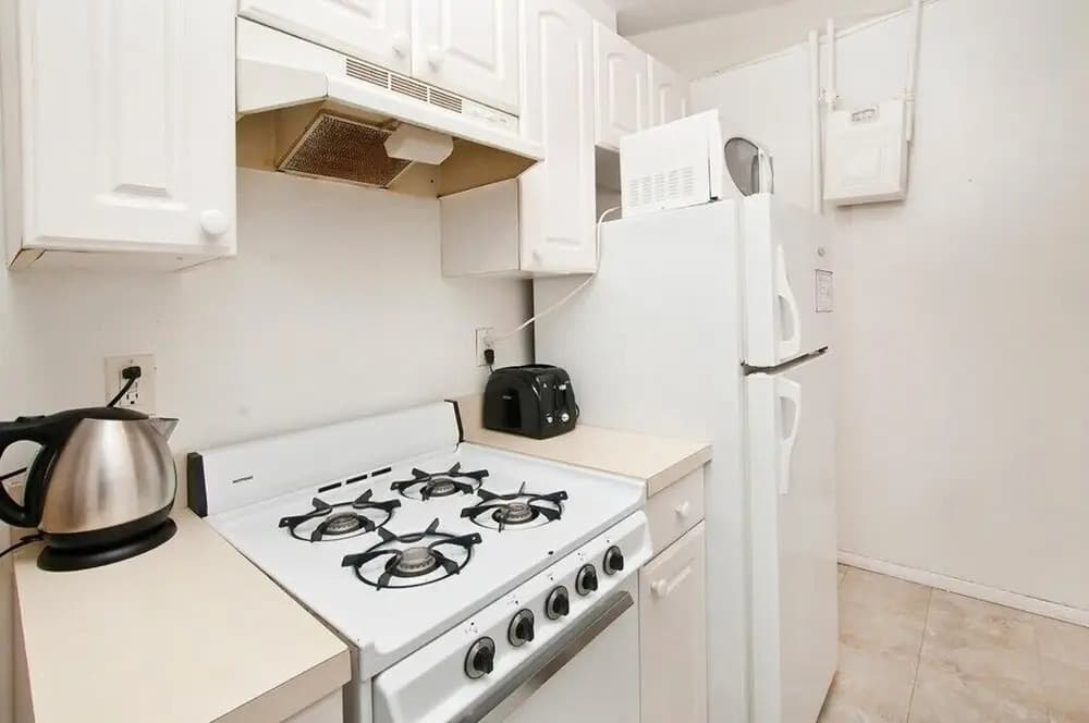 Spacious 2 BR - Upper East / 329#13 - photo 7