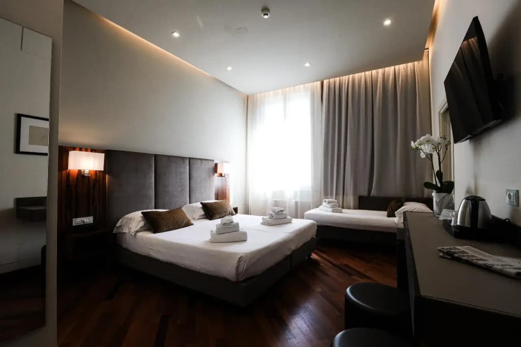 Hotel Embassy - photo 30