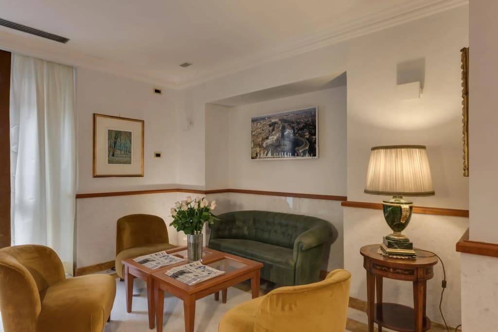 Hotel Borromeo - photo 36