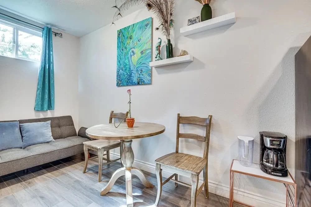 Explore Shops, Eats & Entertainment! Pasadena Apt - photo 3