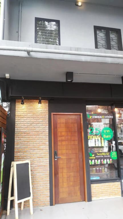Baan hostel - photo 1
