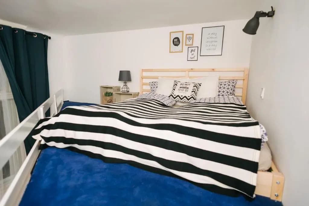 d.Five Golden Hand Luxury Apartment - main photo