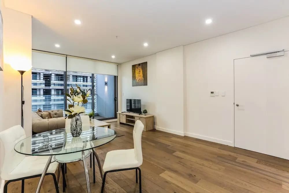 New Bright Apartment In Waterloo - photo 2