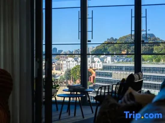 Spacious 3BR in Barangaroo | Free Parking | CBD - photo 2