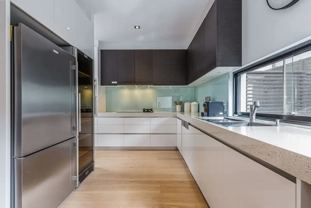 Luxury Designer Townhouse Parking - photo 18