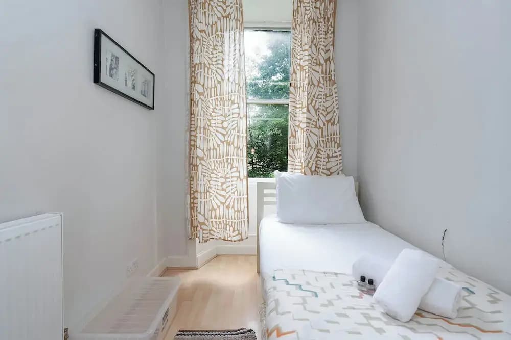 Charming Edinburgh Apartment - photo 1