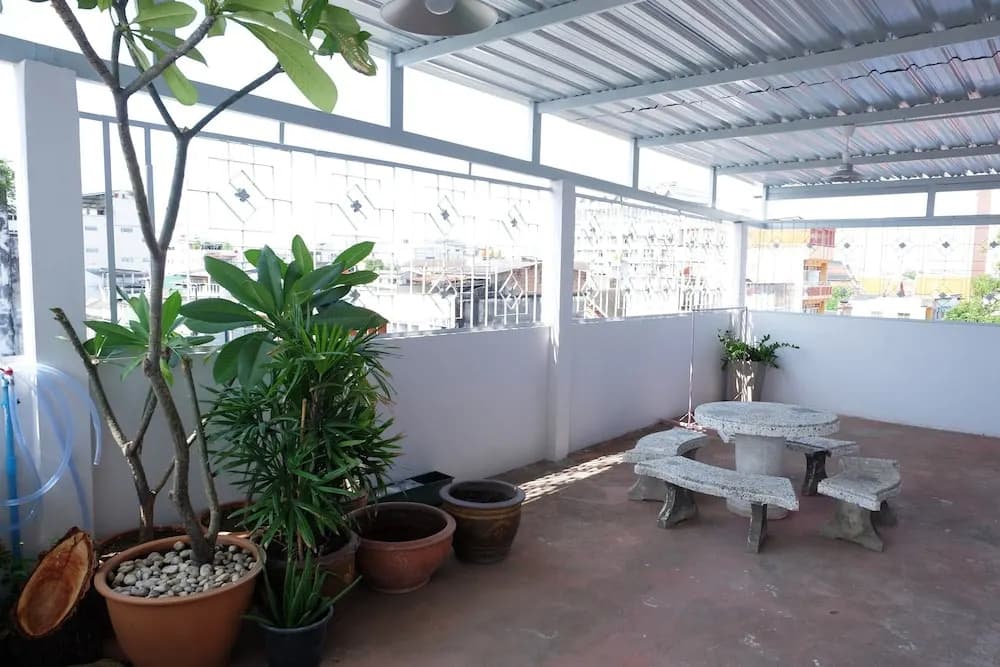 BTS Khaosan Hostel - photo 16
