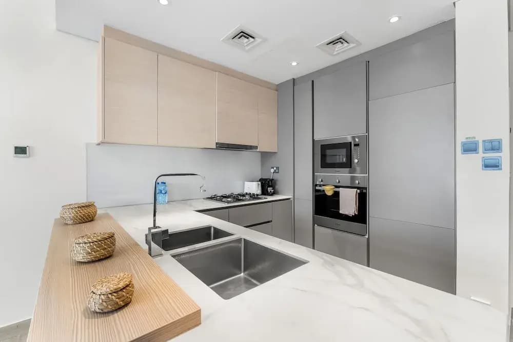 Waves - Stylish 1BR in JVC with Balcony & Pool - photo 14