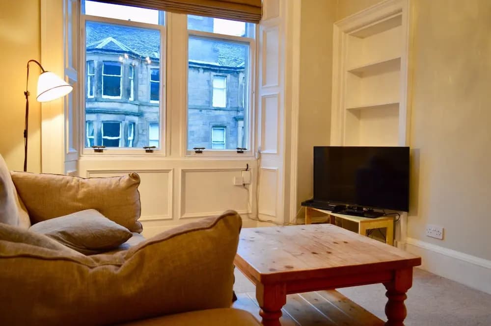 Homely 2 Bedroom Apartment in Stockbridge - photo 4
