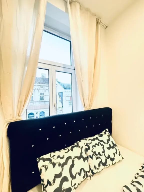 Spacious 3BR Near Kaufpark Alterlaa - photo 15