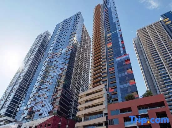 Open View towards Stadium - Southern Cross 2B2Bath - photo 1