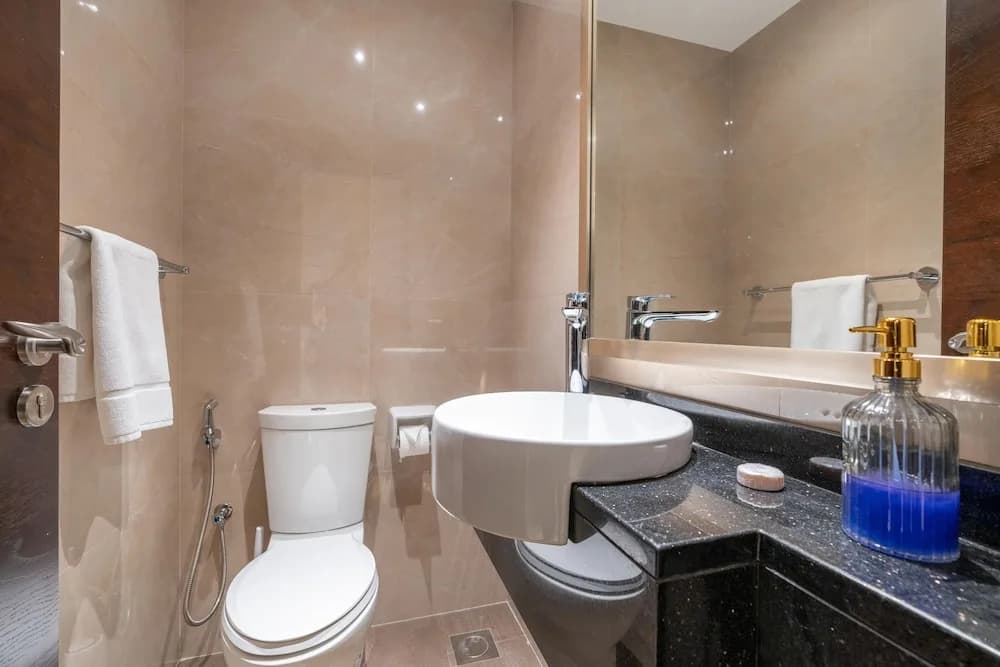 Whitesage - Spacious Apartment With Balcony Near Metro Station - photo 2