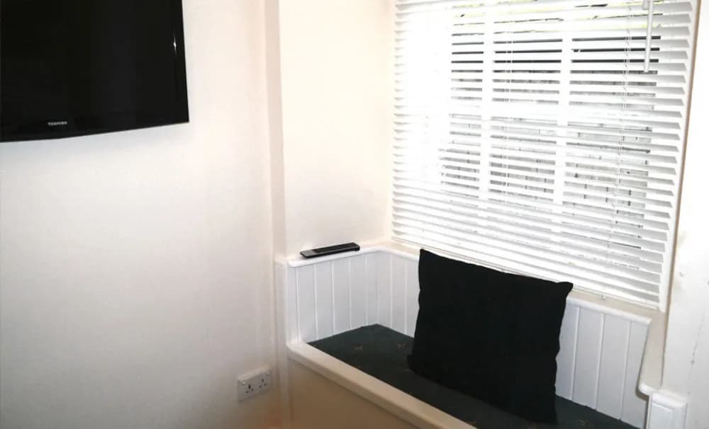 Silver Lining - Mile Apartments - photo 4