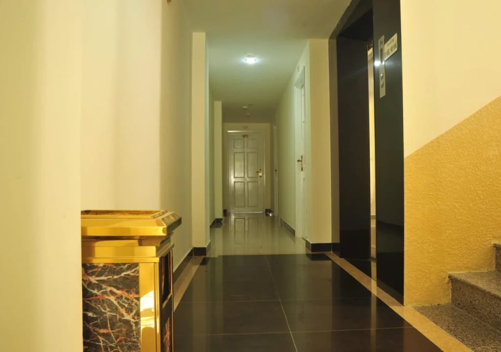 Lee Park Hotel - photo 12