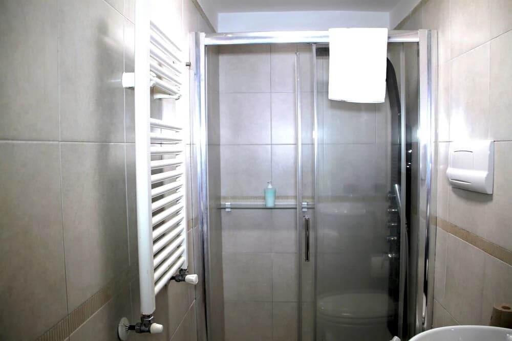 St Peter Square Apartment - photo 6