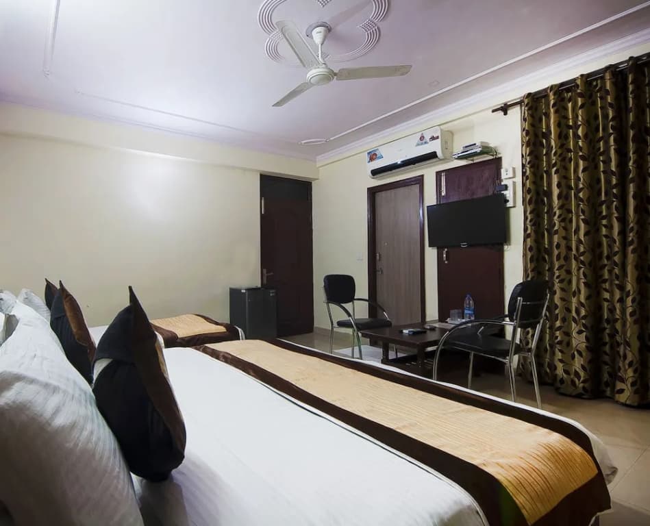 OYO 28126 Charanpahari Hotel - photo 3
