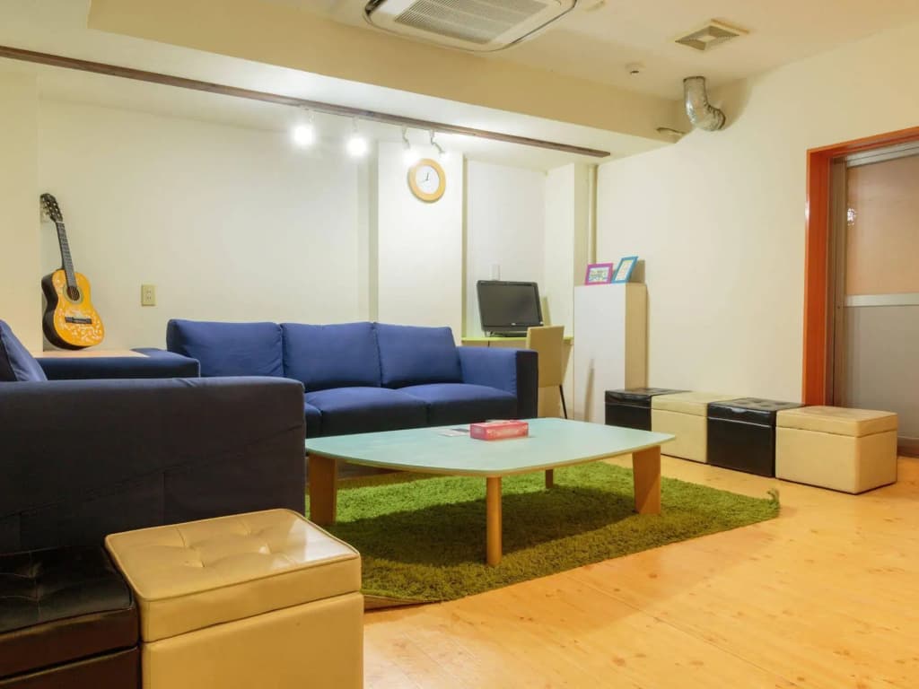 J-Hoppers Osaka Guesthouse - photo 13