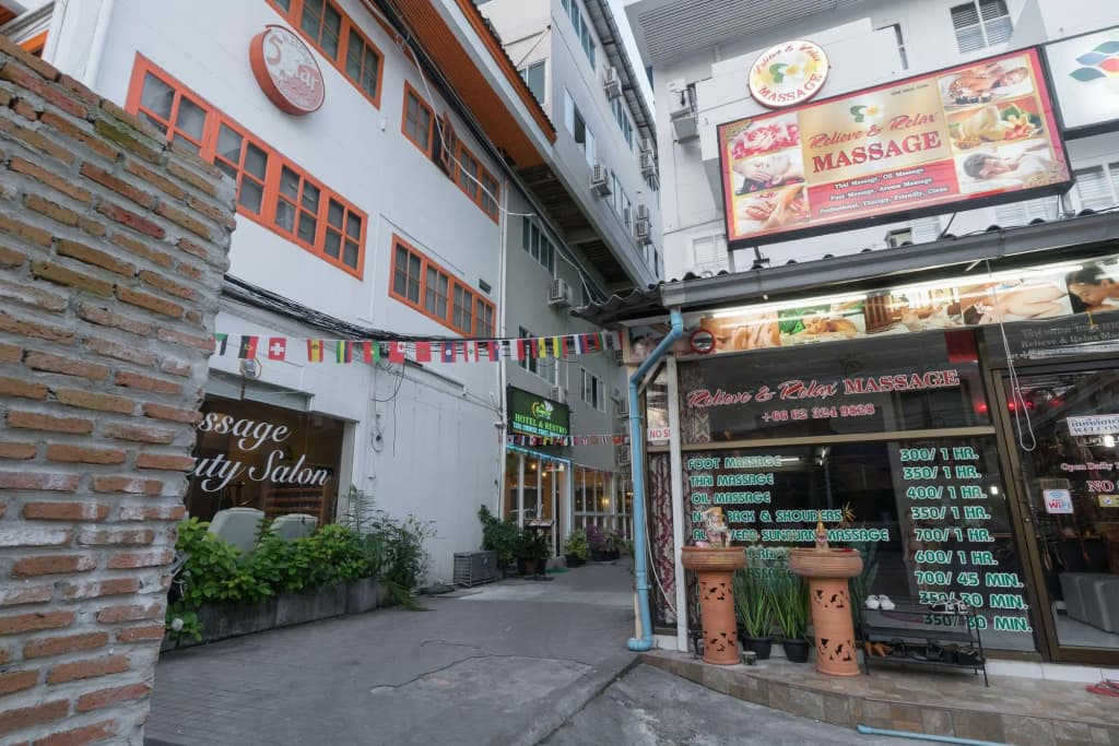 Hangover Inn - photo 1