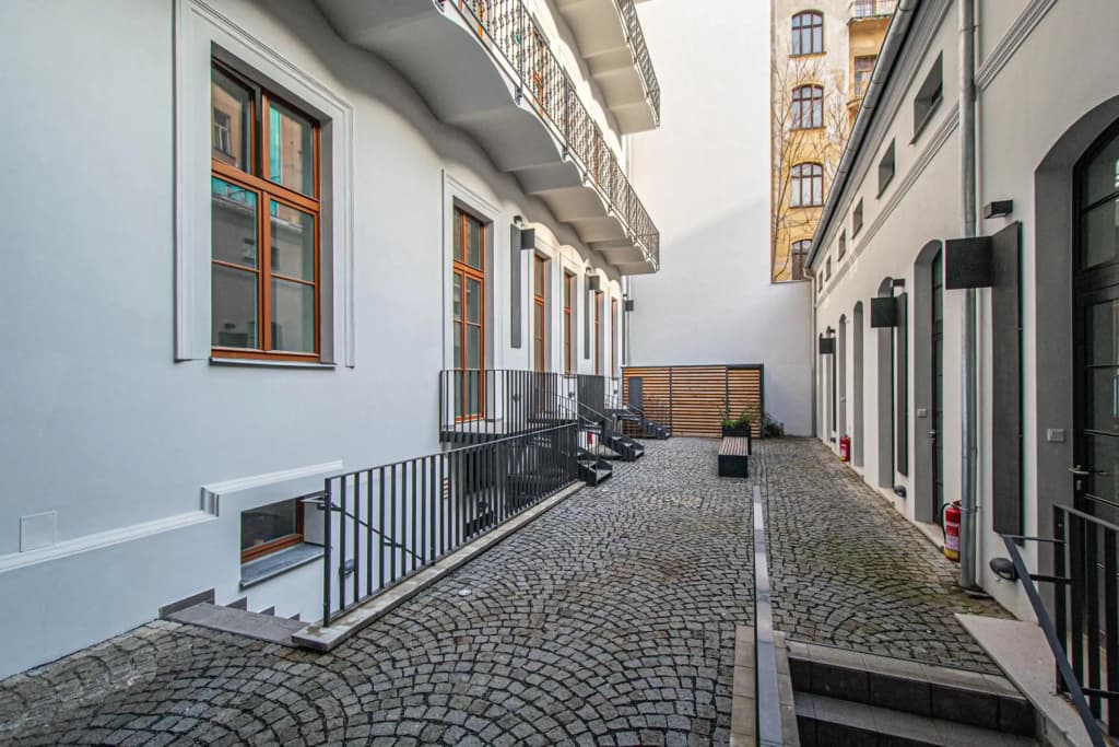 Main train station apartment close to the the Main Square! - photo 1