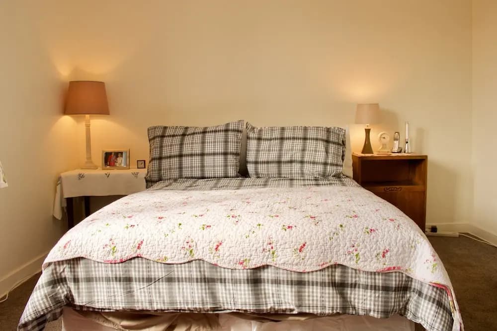 2 Bedroom Edinburgh Apartment - photo 2