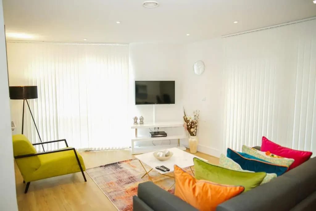 Executive 2 Bed Apartment - photo 3
