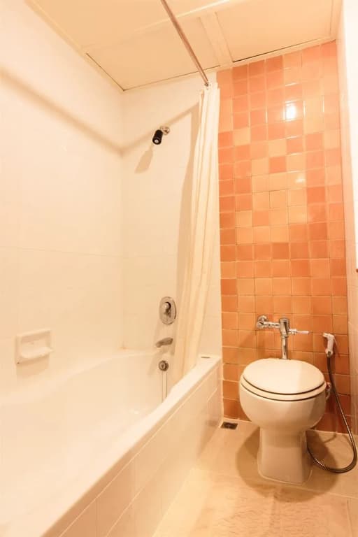 Bangkok Sahara Hotel - photo 10