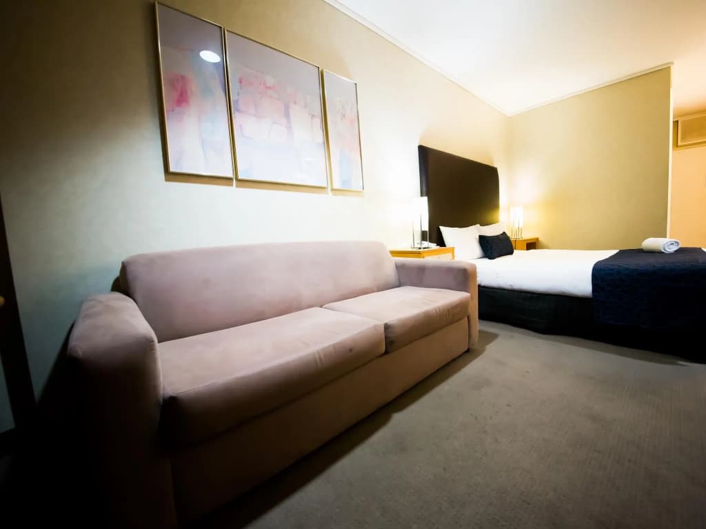 Sandown Regency - photo 2