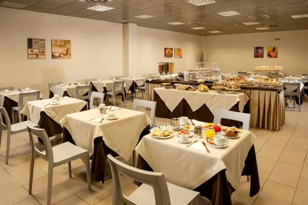 Hotel Artis - photo 4