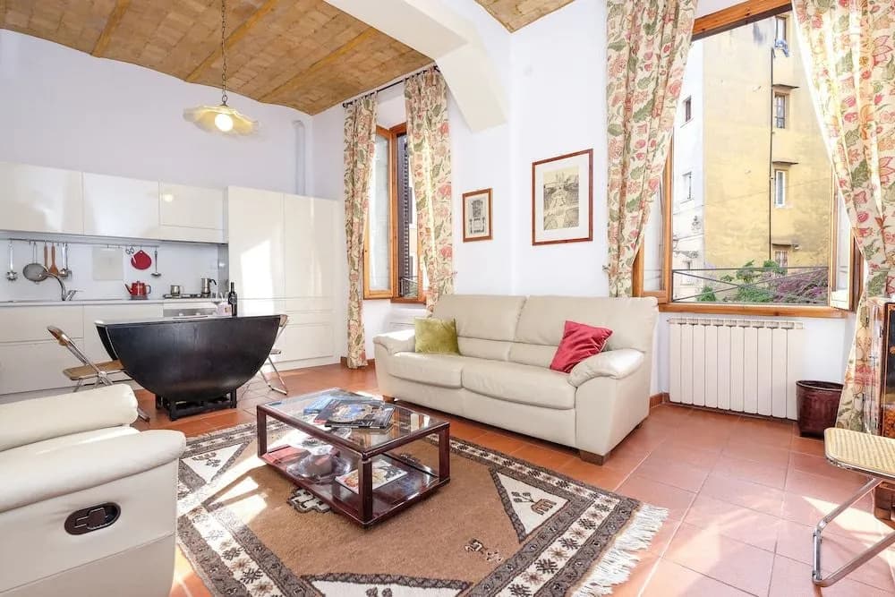 Rustic Retreat on Cobblestone Street - photo 2