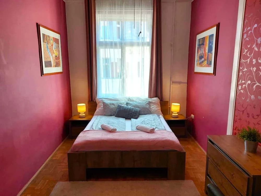 Black Sheep Budapest Hostel - photo 2