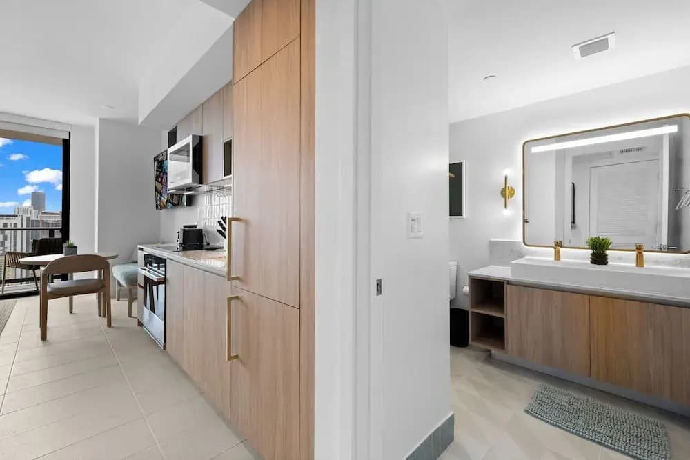 Elegant Studio with Panoramic City Views - photo 5