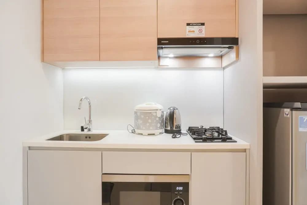 Elegant and Nice Studio at Capitol Suites Apartment - photo 13