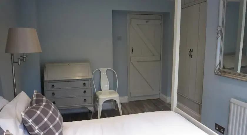 New, beautifully-designed garden flat in Clapham - photo 3