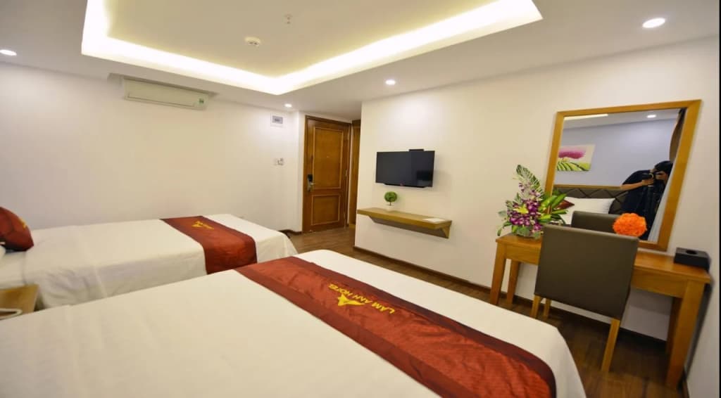 La Beach Hotel - photo 24