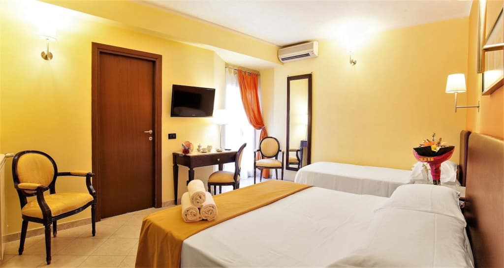 Hotel Tuscolana - photo 32