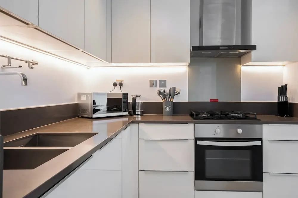 HomesGetaway- 1BR Apt in Marina Gate1 - photo 18