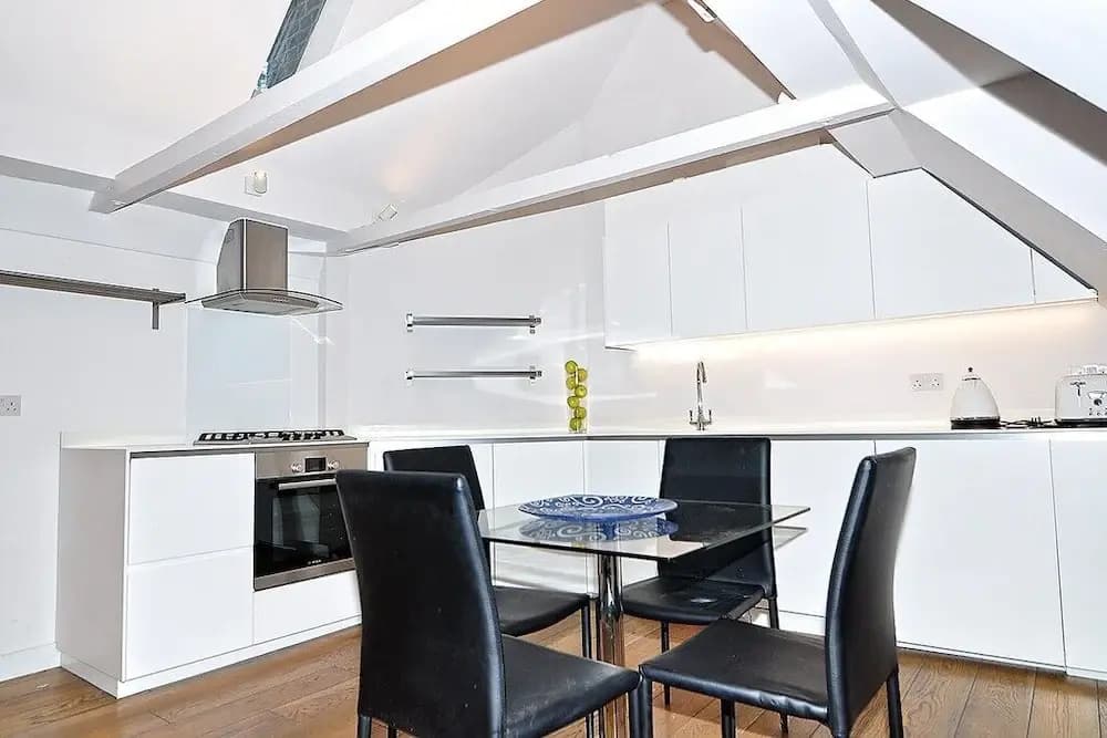 Newly Refurbished 1 Bedroom Whitechapel - photo 2