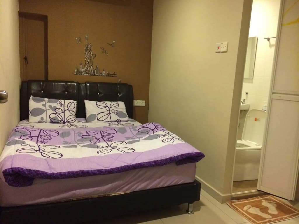 Funky Crib Hotel - photo 2