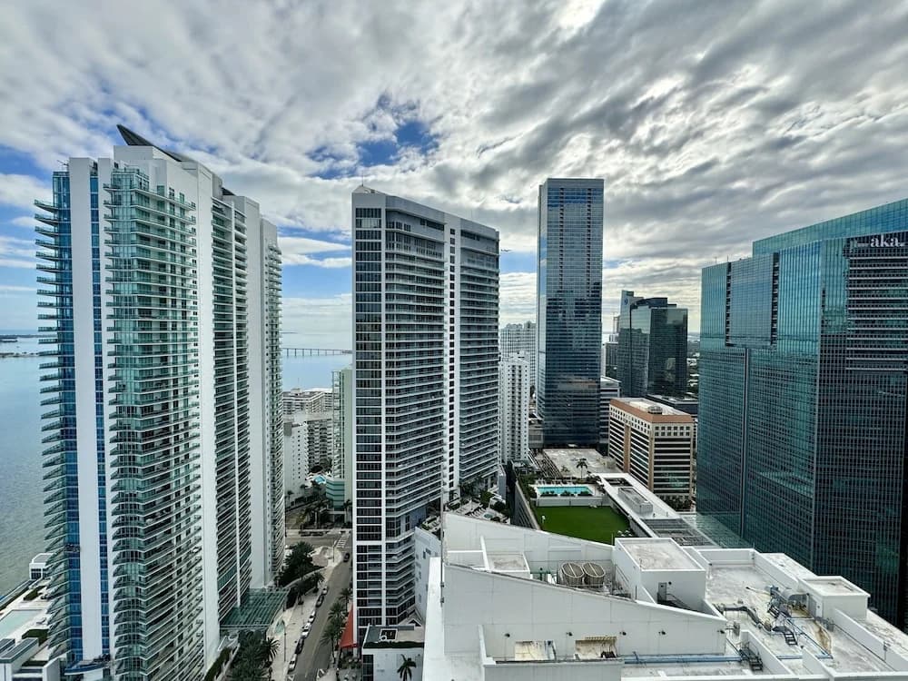 Miami Brickell unit Balcony Pool 1 pkg - photo 24