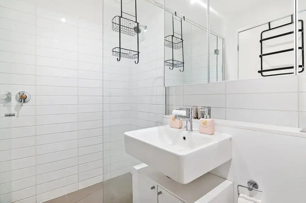 Bright 2-bed Home With Secure Parking - photo 7