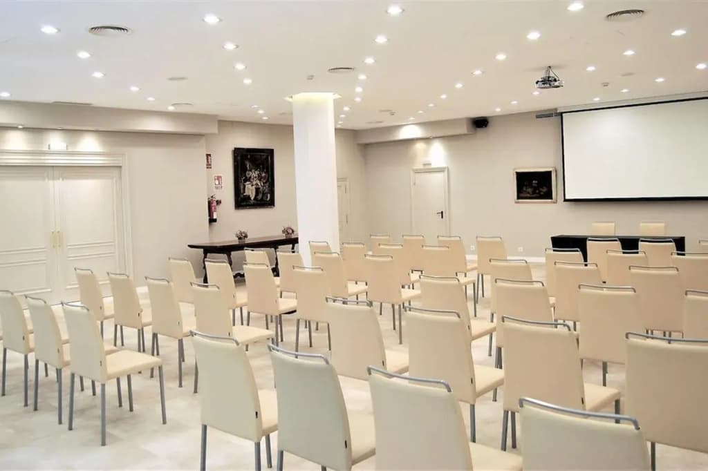 Lamaro Hotel - photo 18