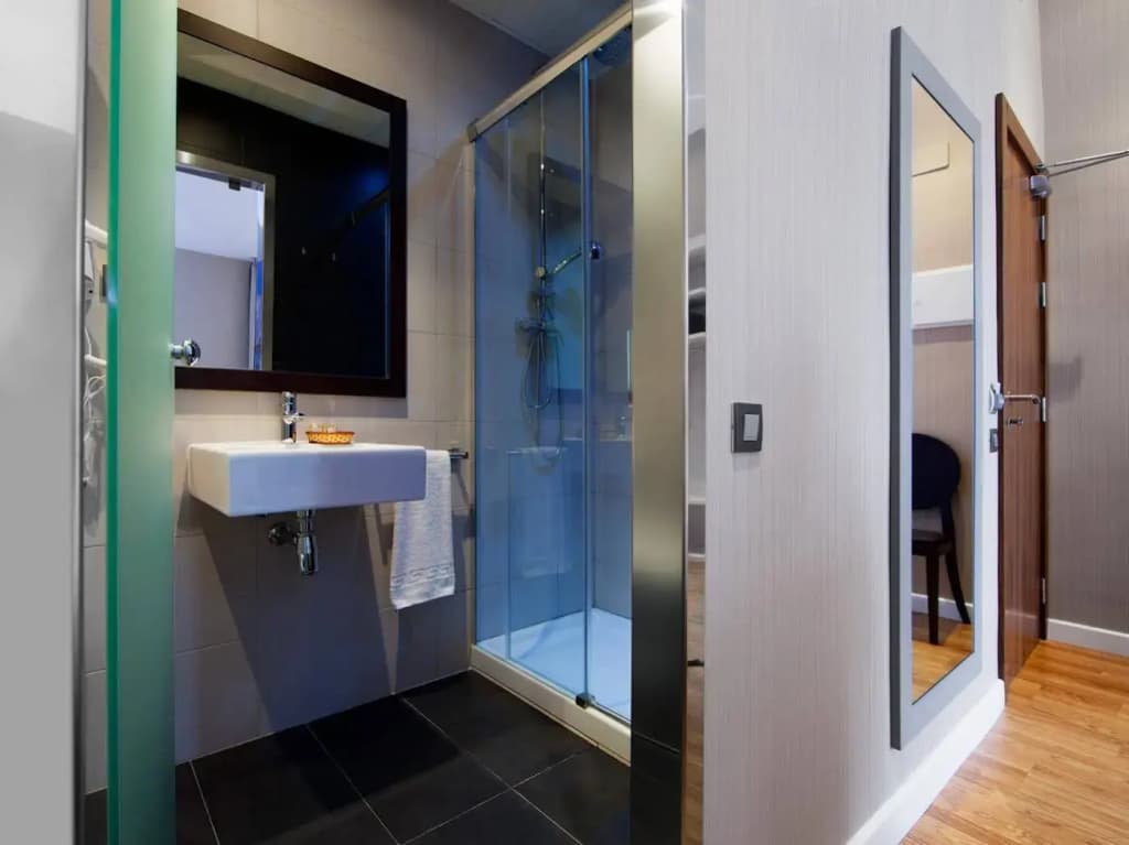 Hostal Bcn Ramblas - photo 8
